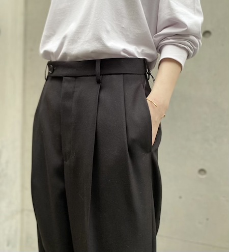 人気高評価AURALEE 23aw light wool max gabardine パンツ