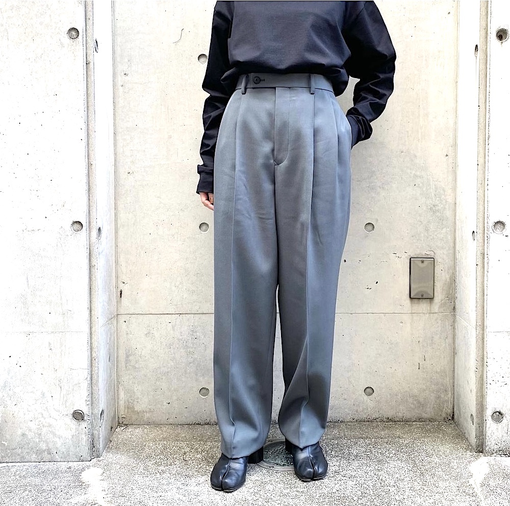 季節感春夏秋冬LIGHT WOOL MAX GABARDINE TWO-TUCK SLACKS