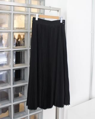 HYKE TAFFETA PLEATED SKIRT (BLACK)
