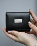MM6 Maison Margiela レザー トライフォールド ウォレット(BLACK)